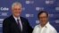 Miguel Díaz-Canel y el presidente colombiano Gustavo Petro se saludan durante la cumbre del G77+China, en La Habana, el 15 de septiembre de 2023. (AP/Ramon Espinosa)