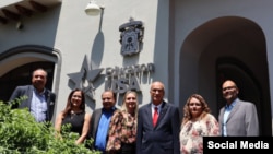 Delegación de funcionarios cubanos de educación en Guadalajara, México.