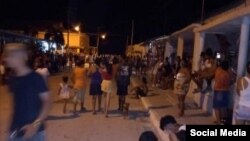 Protesta en Caimanera, Guantánamo, este sábado, 6 de mayo. (Captura de videos en redes sociales).
