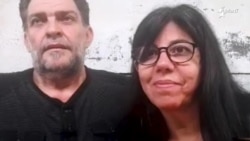 Info Martí | Régimen cubano le exige a matrimonio cubano deportado desde Malasia abandonar la isla 