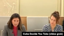 La activista cubana Rosa María Payá (izq.) habla ante el Consejo de Derechos Humanos de la ONU, Ginebra, 26 de marzo del 2024.