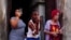 Muchas madres de la isla sufren la separación de sus hijos por la emigración o el presidio político, además del impacto de la aguda crisis económica. (REUTERS/Alexandre Meneghini/Archivo)