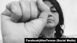 La poeta y escritora cubana Zulema Gutiérrez se suma a la iniciativa de la cinta negra en la mano contra los feminicidios en Cuba. (Foto: Facebook|AlasTensas)