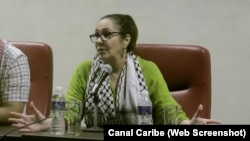 Mariela Castro, directora del Cenesex y sobrina e hija de Fidel y Raúl Castro, respectivamente, durante una conferencia de prensa en La Habana. (Captura de video/Canal Caribe)