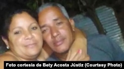 Yusmely Moreno González y Dánger Acosta Justiz, matrimonio de presos políticos condenados por manifestarse el 11 de julio de 2021. (Foto cortesía de Bety Acosta Jústiz)