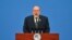 El primer ministro cubano Manuel Marrero habla durante la VI Exposición Internacional de Importaciones de China (CIIE), en Shanghai. (Hector Retamal/AFP)