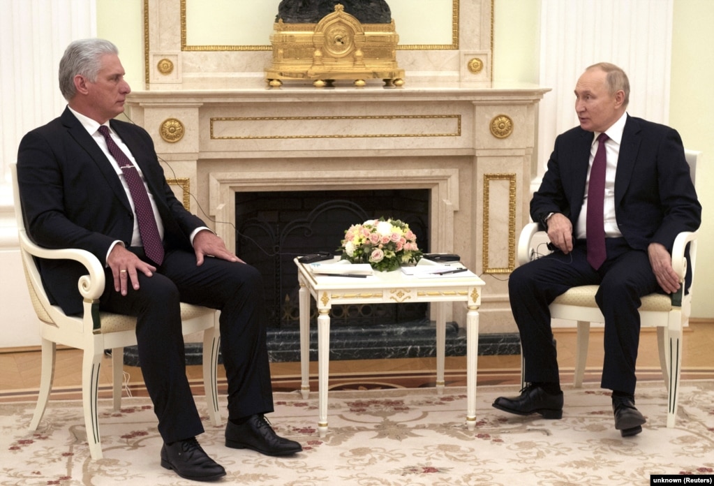 Presidente ruso Vladimir Putin con el presidente cubano Miguel Díaz-Canel en el Kremlin en Moscú, Rusia, el 22 de noviembre de 2022.