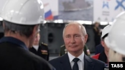 El presidente ruso, Vladimir Putin, en la ceremonia de colocación de buques de guerra para la Armada rusa en el astillero Zaliv. Crimea ocupada, foto de archivo.