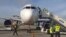 Los 105 cubanos deportados por México arribaron a La Habana este sábado. 