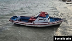 Embarcación en la que un grupo de balseros cubanos viajó desde la isla a los Estados Unidos. Un pescador cubano está denunciando el robo de este bote, que es su único medio de subsistencia. (Patrulla Fronteriza de EEUU)