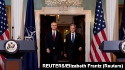 El Secretario de Estado de EEUU, Antony Blinken, y el Secretario general de la OTAN, Jens Stoltenberg, asisten a una conferencia de prensa conjunta en el Departamento de Estado en Washington, el 18 de junio de 2024. REUTERS/Elizabeth Frantz