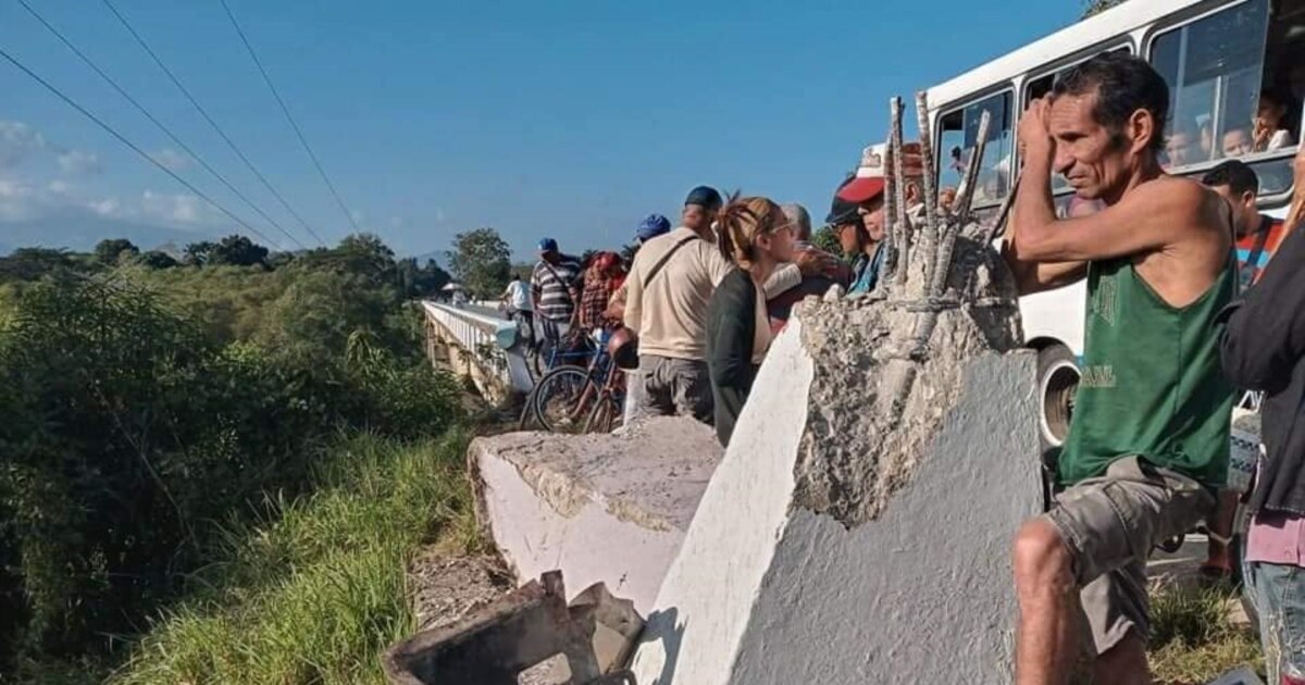 Camión de pasajeros cae por un puente en Granma: Al menos siete ...