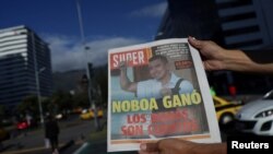 La portada de un diario titula con la victoria del empresario ecuatoriano Daniel Noboa. (REUTERS/Luisa Gonzalez)