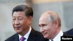 El presidente chino Xi Jinping y el presidente ruso Vladimir Putin. (Maxim Shipenkov/Pool vía Reuters/Archivo)
