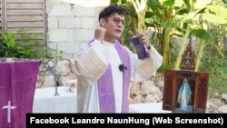 El párroco santiaguero Leandro NaunHung. (Captura de video/Facebook)