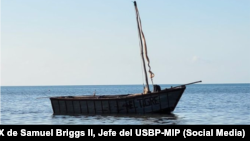 Embarcación casera en la que viajaban los cubanos detenidos por la patrulla fronteriza de EEUU.