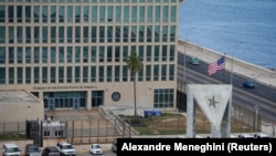 Una vista de la Embajada de EEUU en La Habana. Se estima que 130 funcionarios del gobierno estadounidense han sido afectados por el llamado Síndrome de La Habana. REUTERS/Alexandre Meneghini