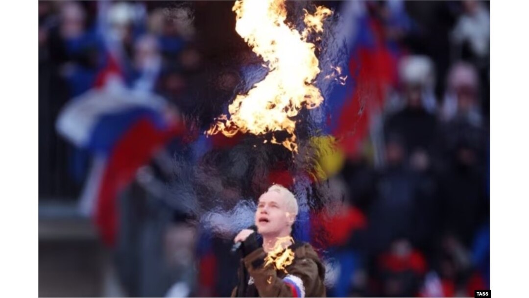 Yaroslav Dronov (Shamán) en el concierto en Luzhniki, Moscú. Imagen TASS.