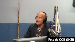 Músico cubano Michael Gil en los estudios de Martí Noticias
