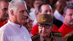 Miguel Díaz-Canel junto a Raúl Castro en una imagen de archivo