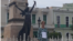 Profesora Alína Bárbara López  durante una protesta  en el Parque de la Libertad de  Matanzas (Tomado del Facebook de Alina Bárbara López)