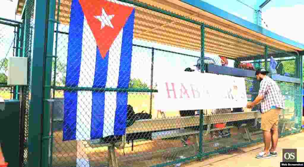 La bandera cubana estuvo presente en Disney Salute to Baseball, en Orlando, Florida. Imagen tomada de un vídeo del periódico Orlando Sentinel.