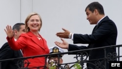 Archivo. CORREA RECIBE A HILLARY CLINTON EN EL PALACIO DE GOBIERNO DE QUITO