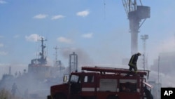 Ataque este sábado de misiles rusos a puerto de Odesa, en Ucrania. (Odesa City Hall Press Office via AP)