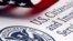 El Servicio de Ciudadanía e Inmigración de Estados Unidos dice que sus agentes necesitan más orientaciones para decidir caso por caso.