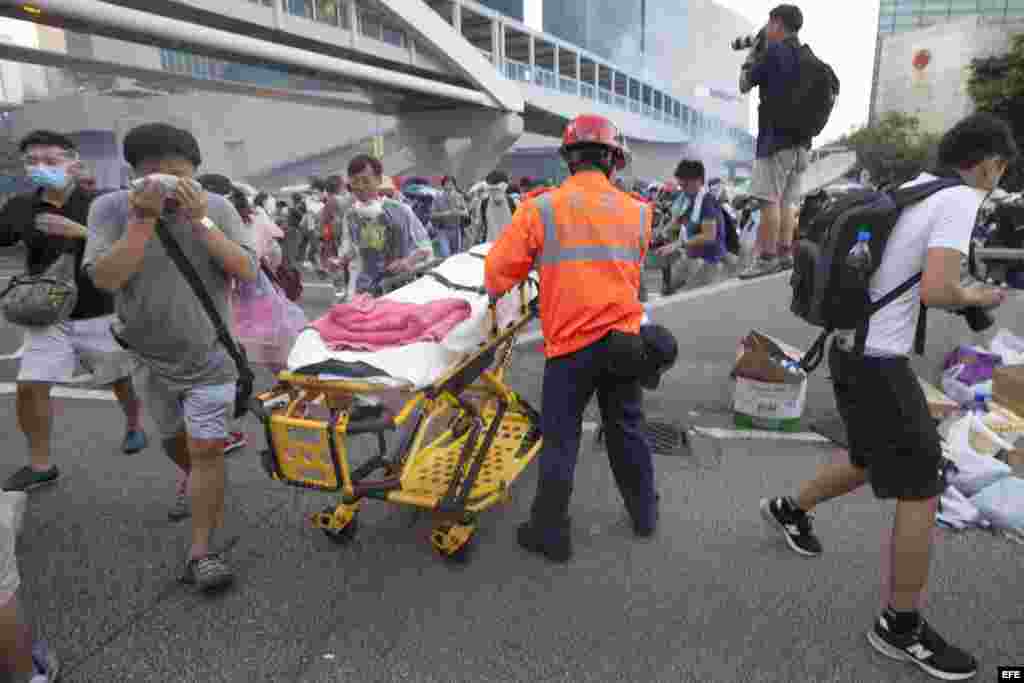 Estudiantes de Hong Kong mantienen su protesta desde el viernes pasado. 