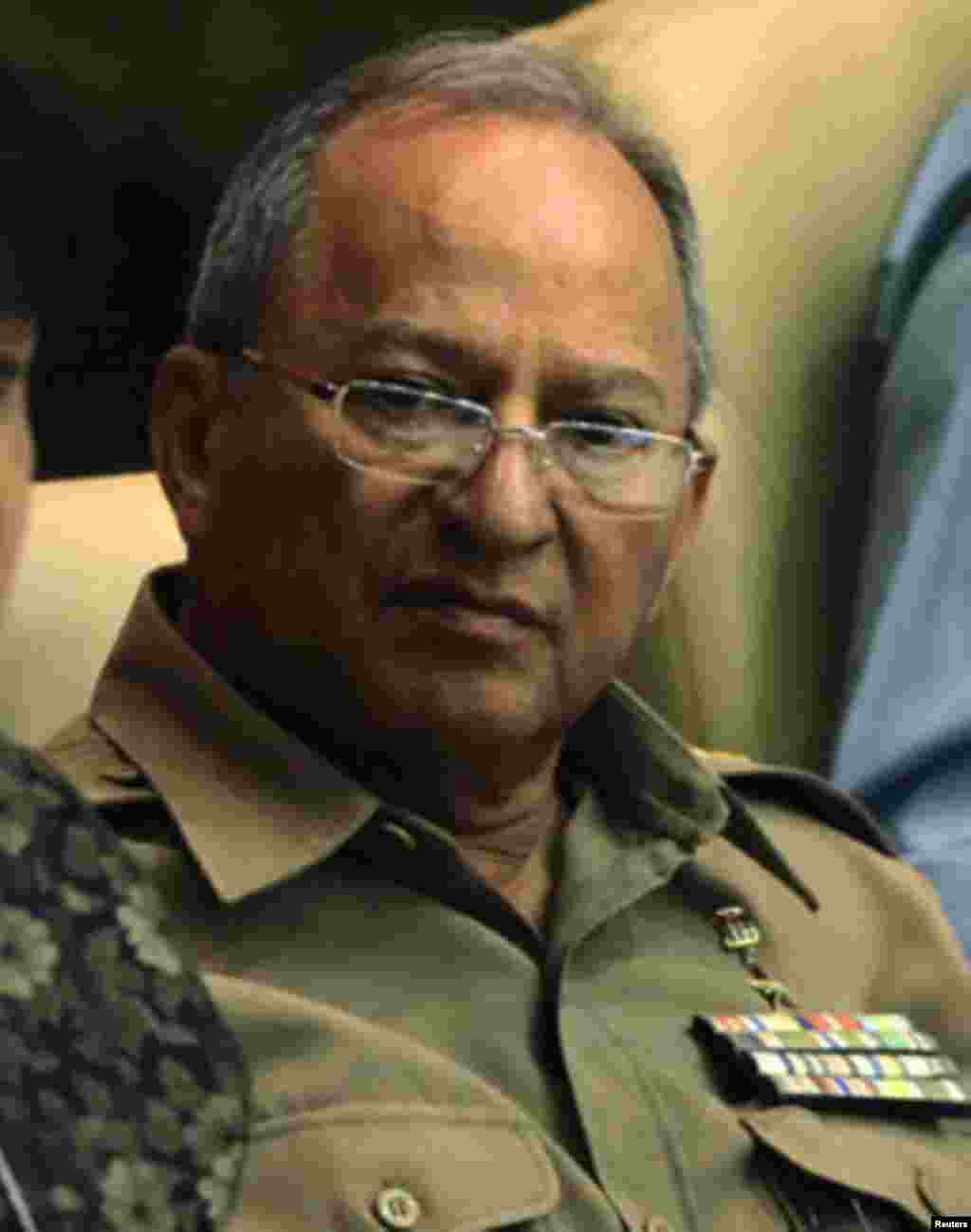 Leopoldo Cintra Frias, Ministro de Defensa.
