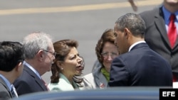 El presidente estadounidense Barack Omaba se despide de su homóloga costarricense Laura Chinchilla (3-i) hoy, sábado 4 de mayo del 2013, luego de su encuentro con los presidentes del Sistema para la Integración Centroamericana