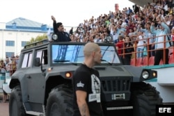 Maradona llega a Brest, Bielorrusia.