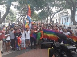 Activistas se congregan en el Parque Central, en La Habana, para la Marcha contra la homofobia el sábado 11 de mayo de 2019.