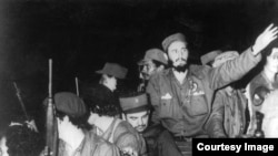 Fidel Castro entrando en La Habana en 1959: año y medio después ya había acabado con la libertad de prensa en Cuba.