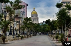 Vista del Paseo del Prado, con el Capitolio al fondo, en La Habana, Cuba. (Yamil LAGE / AFP)