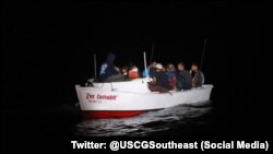 Cubanos llegando esta semana a Estados Unidos por la vía marítima ilegalmente. (USCG).