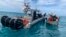 Guardacostas estadounidenses detienen a una embarcación r´sutica cerca de Marquesas Keys, en el sur de la Florida. (Foto: @USCGSoutheast)