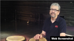 El percusionista cubano Luis Conte.