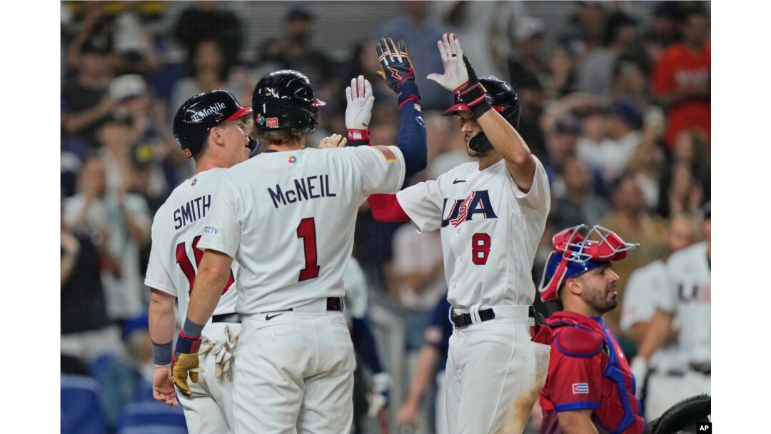 Trea Turner celebra su jonr[on en el sexto inning del juego contra Cuba, en la seminifinal del WBC. (AP/Wilfredo Lee)