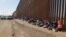 Migrantes indocumentados, en la frontera su de Estados Unidos.