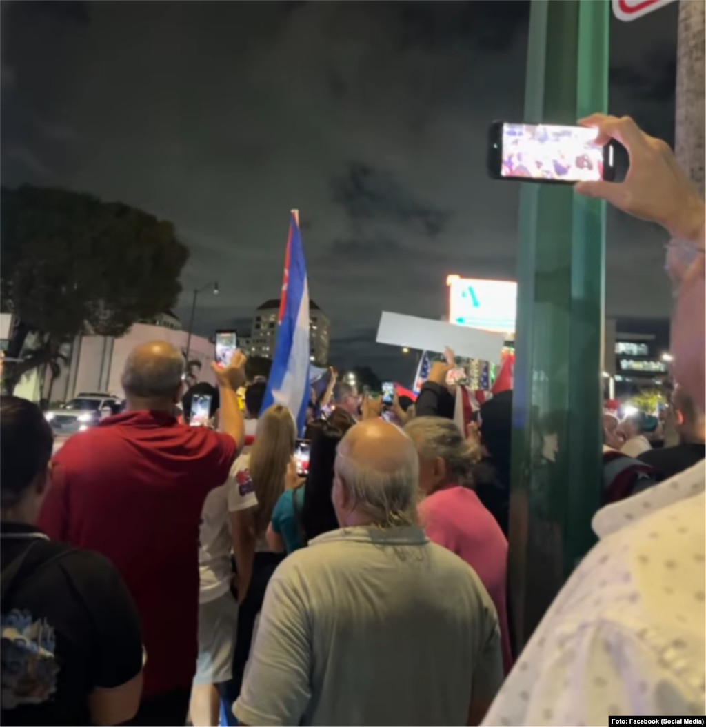 Manifestación global por los Derechos Humanos / Cubanos reunidos en Miami