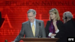 El líder de la minoría republicana en el Senado de EEUU, Mitch McConnell, participa en una charla durante el Congreso Nacional Republicano en el Foro de Tampa, Florida, EE.UU. 