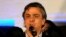 Foto de archivo. El candidato de la Alianza oficialista Pablo Longueira habla después de ganar en las elecciones primarias presidenciales el 30 de junio de 2013, en Santiago de Chile (Chile). 