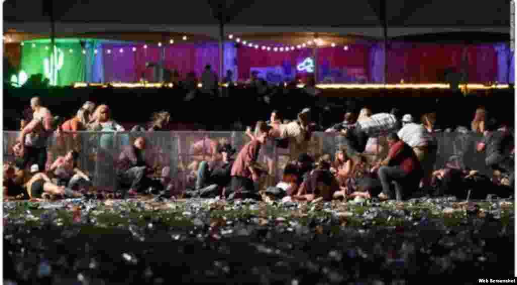 Al menos 50 personas murieron en tiroteo en Las Vegas, más de 200 heridos reporta la policía.