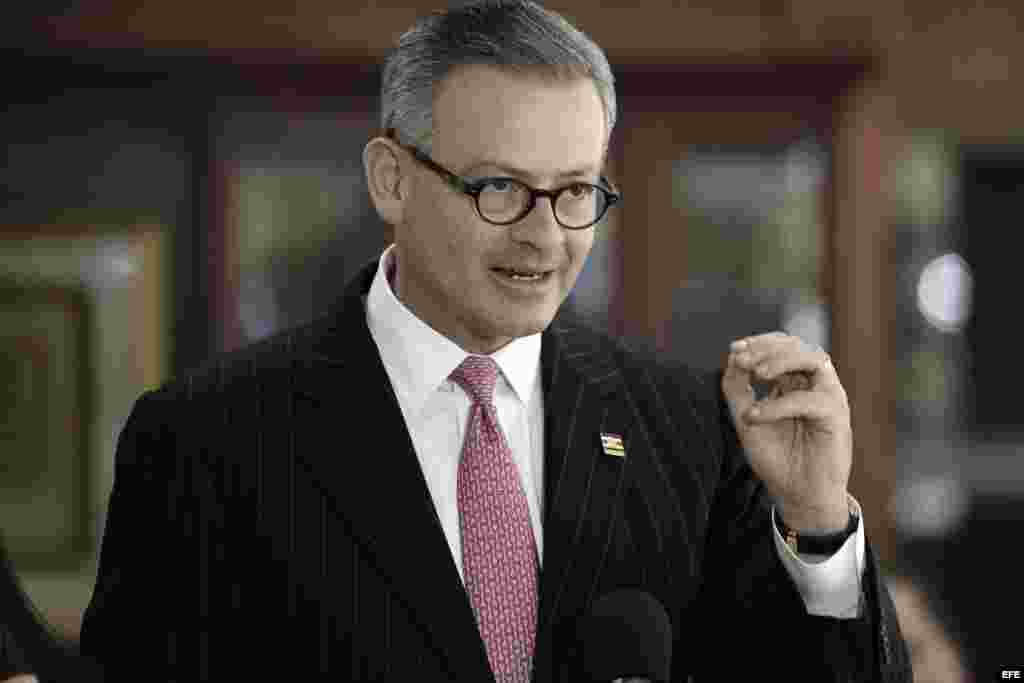  El canciller de Costa Rica, Manuel González, habla a la prensa tras incidente de cubanos en la frontera con Panamá.
