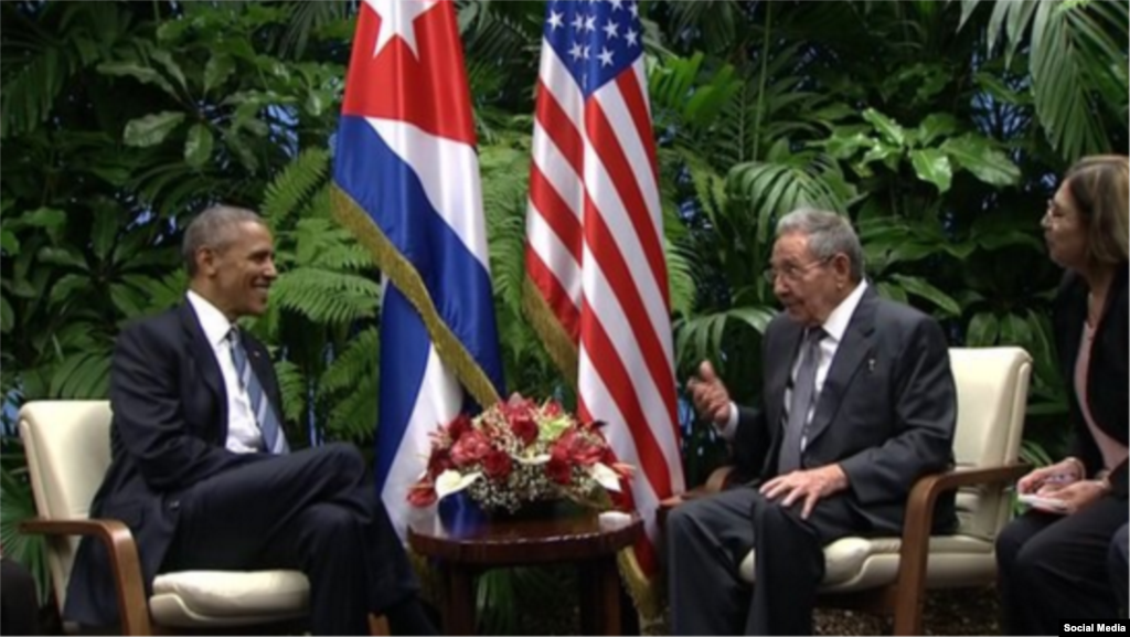 Obama y Castro en el Palacio de la Revolución.