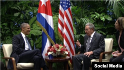 Obama y Castro en el Palacio de la Revolución.