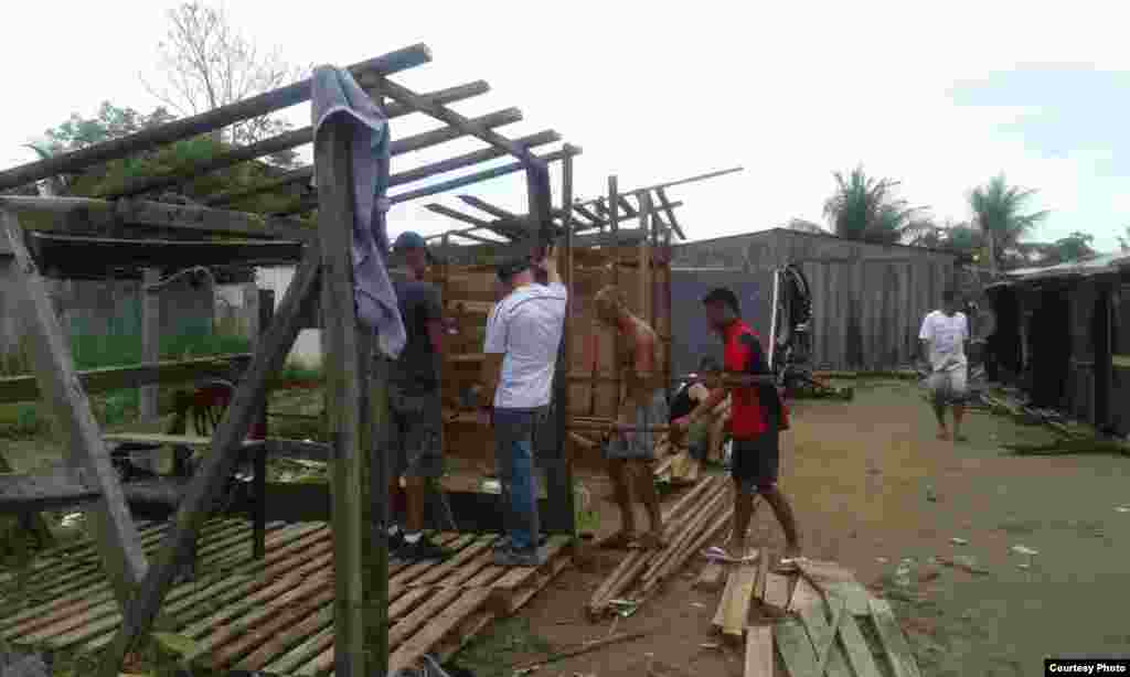 Casitas construidas por los cubanos en Turbo