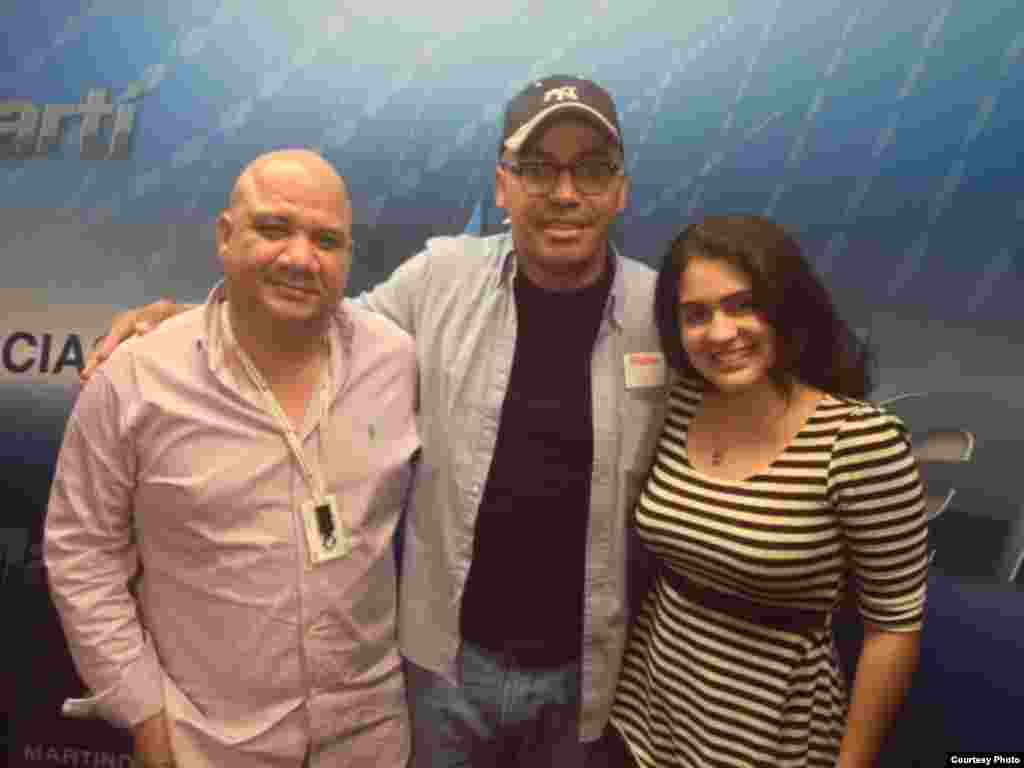 Con el cantante y compositor cubano Manolín, conocido como el médico de la salsa